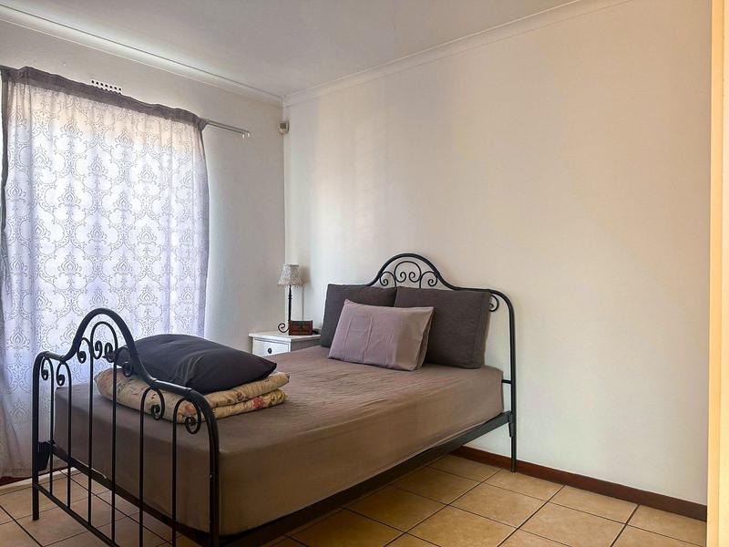 2 Bedroom Property for Sale in Oakglen Western Cape